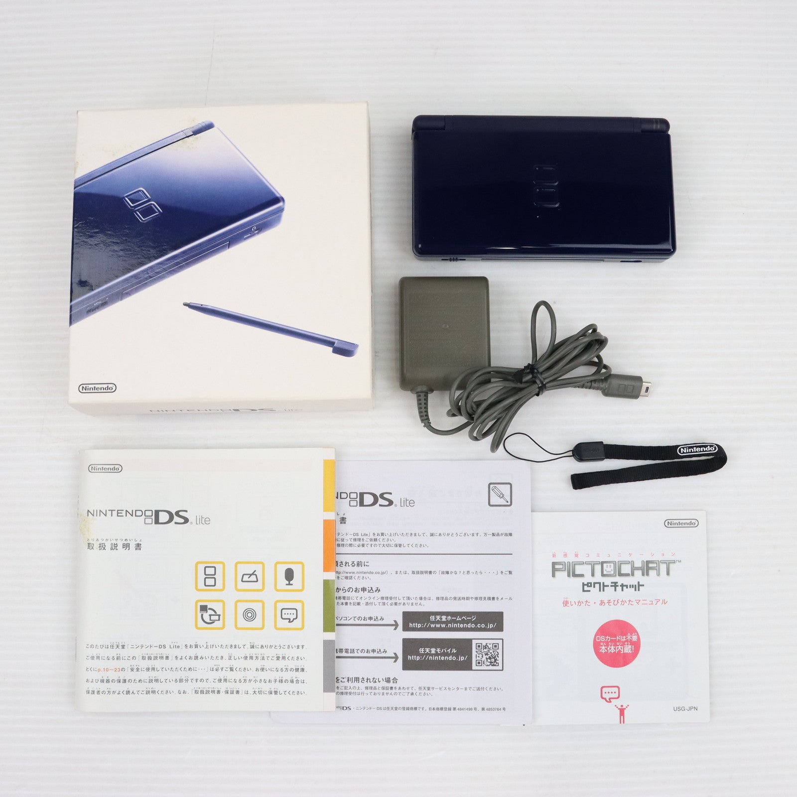 中古即納】[NDS](本体)ニンテンドーDS Lite(ライト) エナメルネイビー(USG-S-NBA)