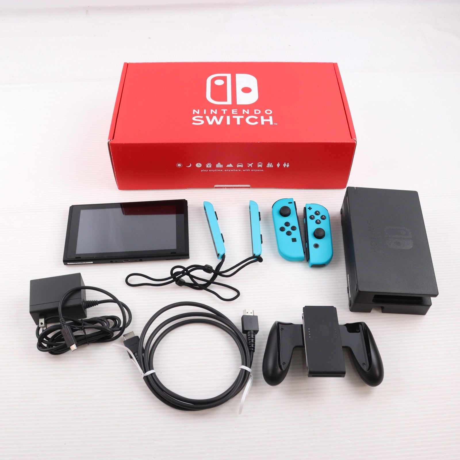 【中古即納】[Switch] (本体) マイニンテンドーストア限定 (新型)Nintendo Switch(ニンテンドースイッチ) カスタマイズ Joy-Con(L) ネオンブルー/(R) ネオンブルー Joy-Conストラップ ネオンブルー 任天堂(HAC-S-KAYAA)(20190830)