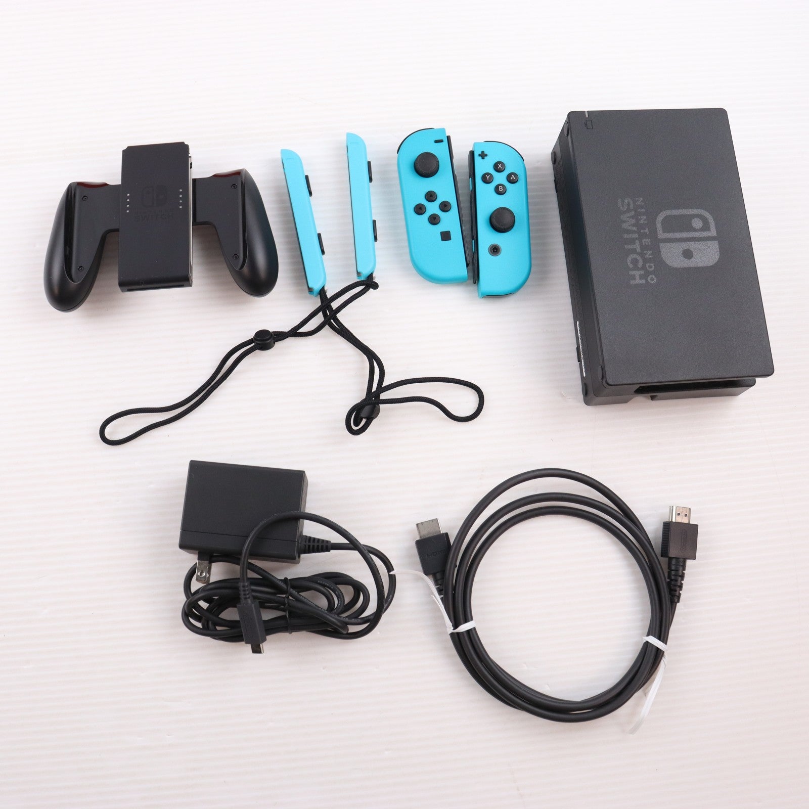 【中古即納】[Switch] (本体) マイニンテンドーストア限定 (新型)Nintendo Switch(ニンテンドースイッチ) カスタマイズ Joy-Con(L) ネオンブルー/(R) ネオンブルー Joy-Conストラップ ネオンブルー 任天堂(HAC-S-KAYAA)(20190830)
