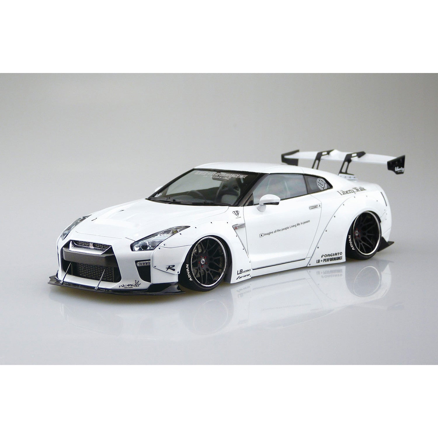 【新品即納】[PTM] (再々販)1/24 リバティーウォーク No.11 LB★ワークス R35 GT-R type 1.5 プラモデル(055908) アオシマ(20241231)