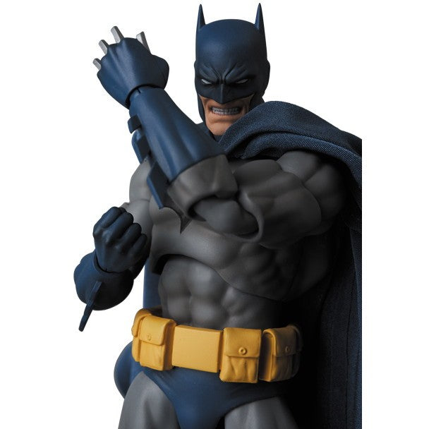 【予約安心出荷】[FIG] (再販) マフェックス No.105 MAFEX BATMAN HUSH(バットマン:ハッシュ) 完成品 可動フィギュア メディコム・トイ(2026年6月)