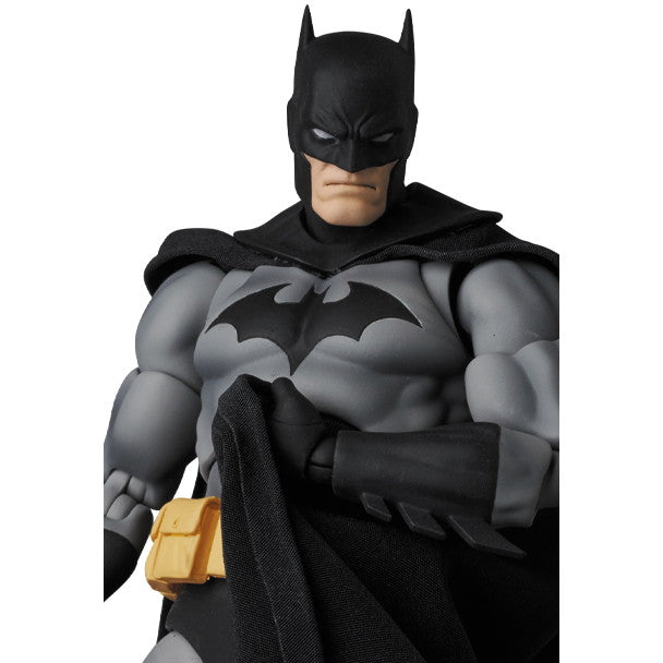 【新品即納】[FIG] (再販) マフェックス No.126 MAFEX BATMAN HUSH BLACK Ver.(バットマン ハッシュ ブラックver) 完成品 可動フィギュア メディコム・トイ(20251221)