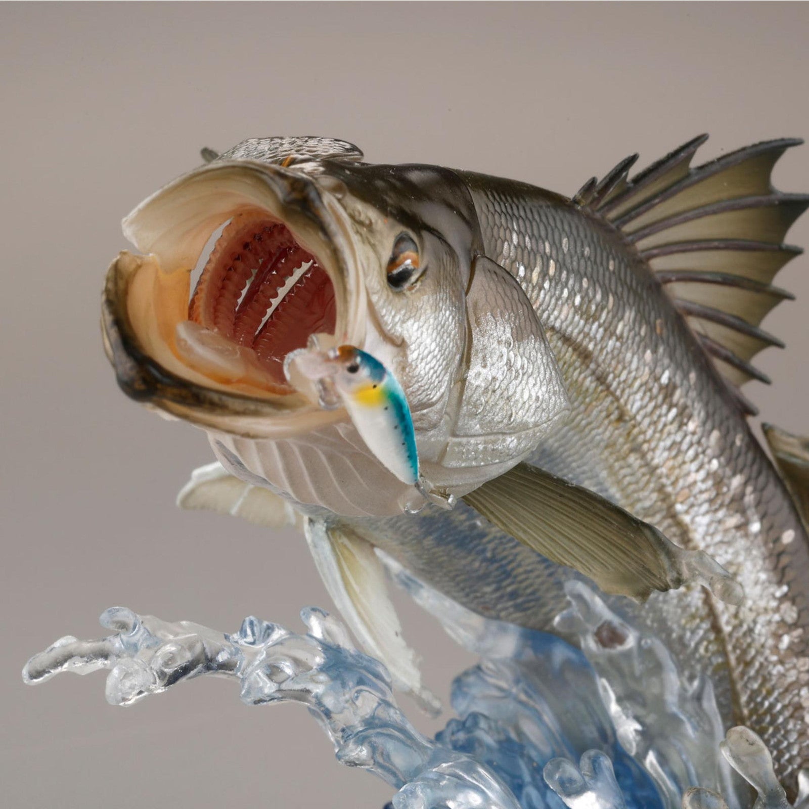 【新品即納】[FIG] (再販) SHIMANO×海洋堂 STRIKE FANTASY 鱸(スズキ) 完成品 フィギュア(KD066) 海洋堂(20250808)
