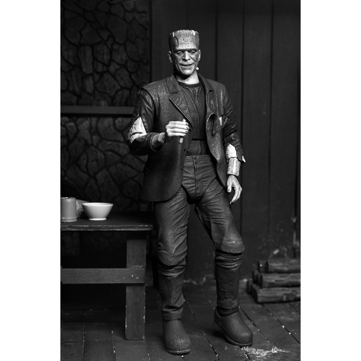 【新品即納】[FIG] ユニバーサルモンスター フランケンシュタインの怪物(ブラック&ホワイト ver.) フランケンシュタインの花嫁 完成品 アルティメット 7インチ アクションフィギュア ネカ(20250331)