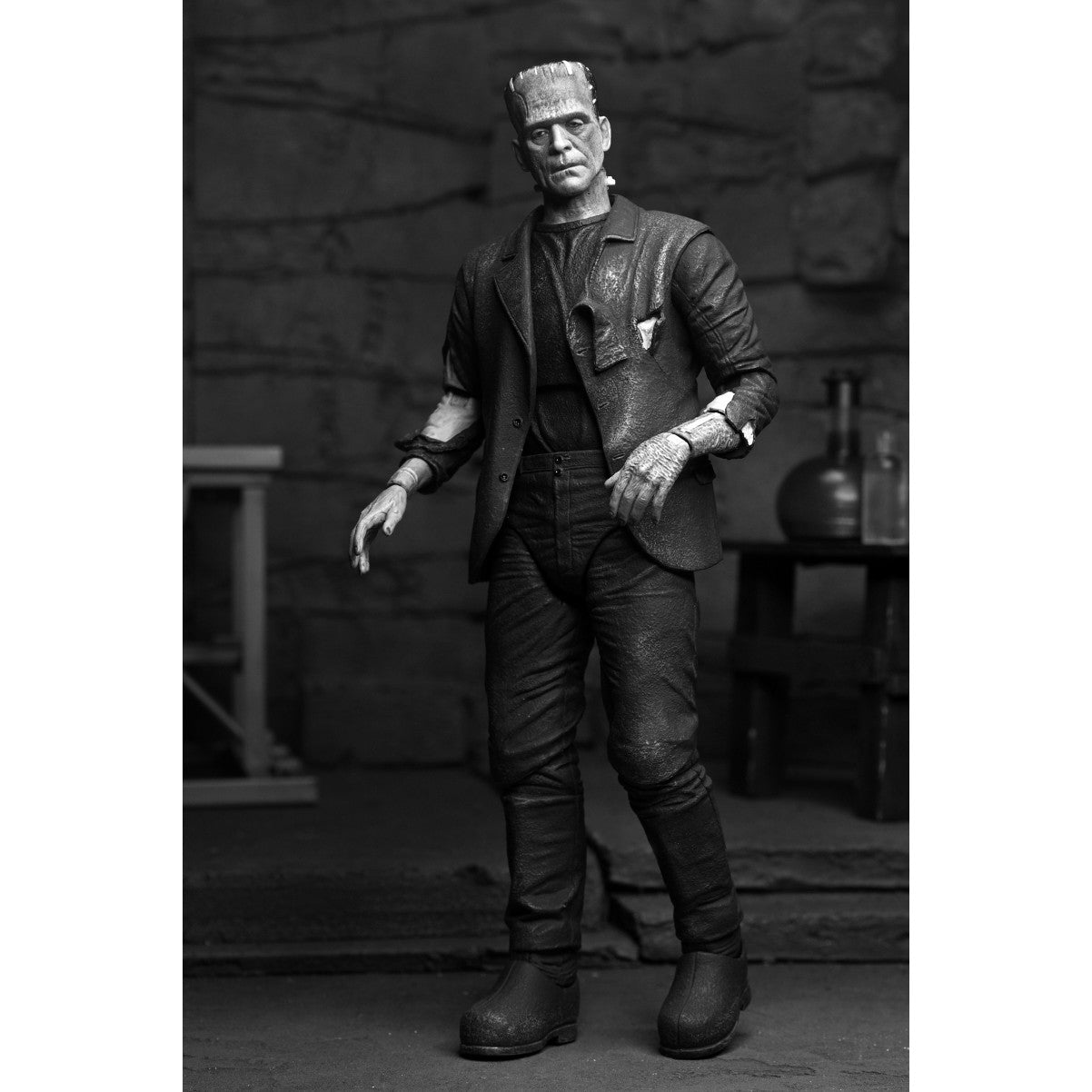 【新品即納】[FIG] ユニバーサルモンスター フランケンシュタインの怪物(ブラック&ホワイト ver.) フランケンシュタインの花嫁 完成品 アルティメット 7インチ アクションフィギュア ネカ(20250331)