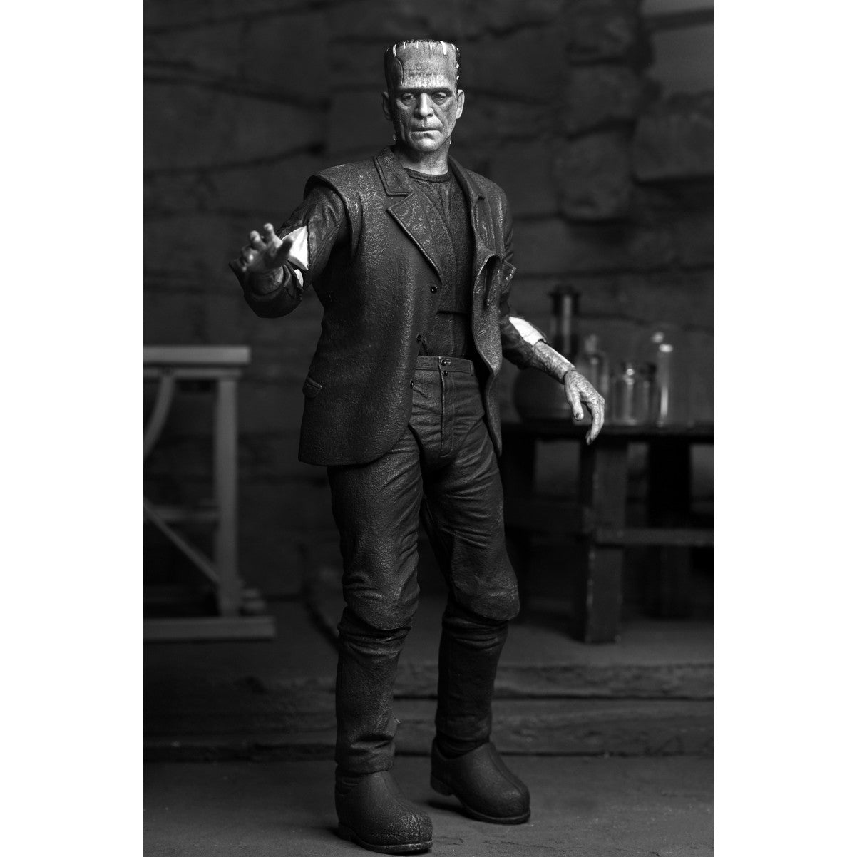 【新品即納】[FIG] ユニバーサルモンスター フランケンシュタインの怪物(ブラック&ホワイト ver.) フランケンシュタインの花嫁 完成品 アルティメット 7インチ アクションフィギュア ネカ(20250331)