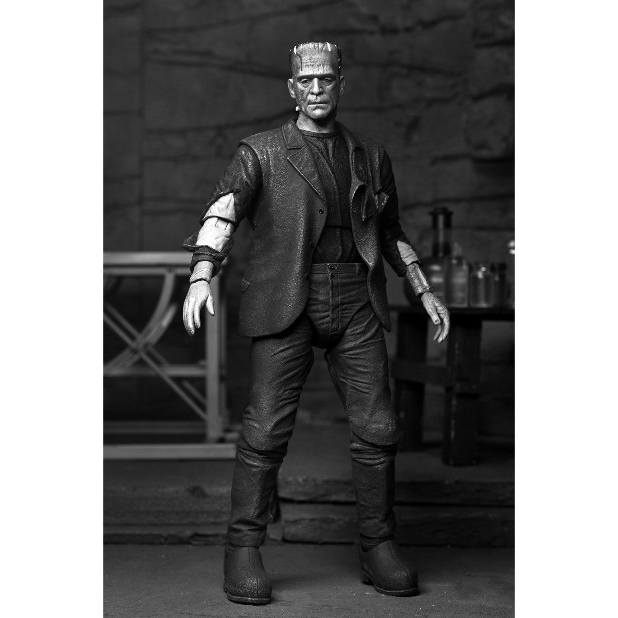 【新品即納】[FIG] ユニバーサルモンスター フランケンシュタインの怪物(ブラック&ホワイト ver.) フランケンシュタインの花嫁 完成品 アルティメット 7インチ アクションフィギュア ネカ(20250331)