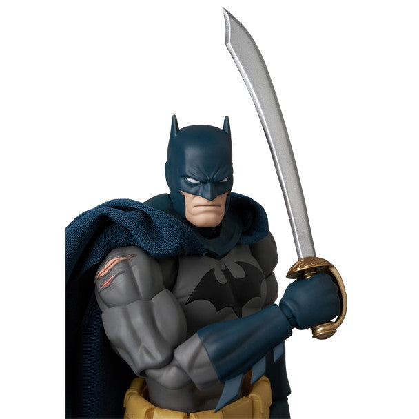 【予約安心出荷】[FIG] マフェックス No.295 MAFEX BATMAN DAMAGE Ver.(BATMAN:HUSH Ver.)(バットマン ダメージバージョン バットマン: ハッシュバージョン) 完成品 可動フィギュア メディコム・トイ(2026年9月)