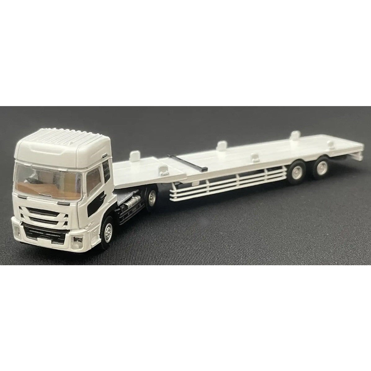 【新品即納】[RWM] 18-0001 ISUZU GIGA(いすず ギガ)+鉄道コンテナ積載用セミトレーラー HOゲージ 鉄道模型 KTM(カツミ)(20250531)
