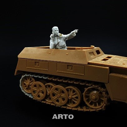 【新品即納】[PTM] 1/35 ヘッツァー 無線手 レジンキャストキット プラモデル用アクセサリ(ARP35027) ARTO production(ARTOプロダクション) (20240731)
