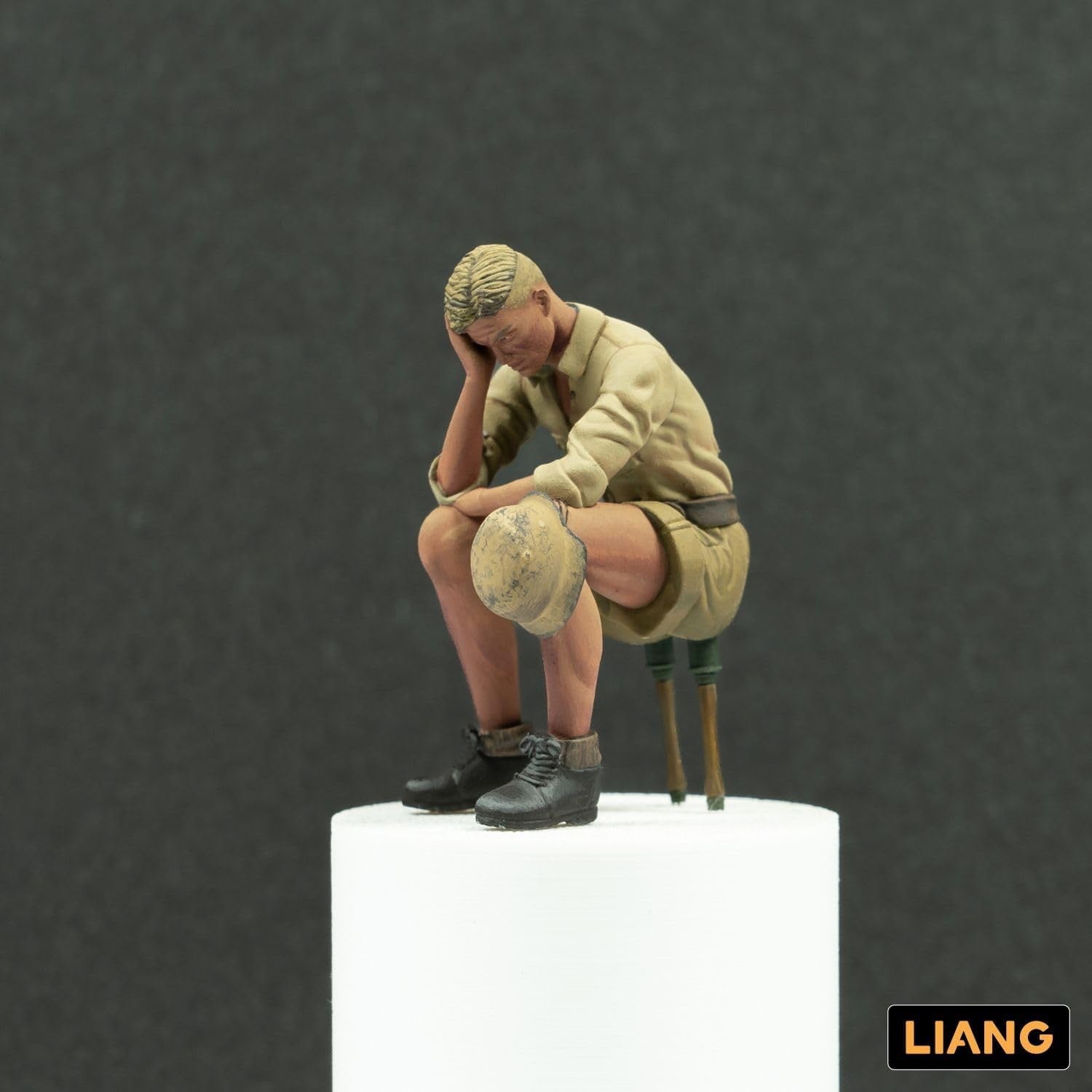 【新品即納】[PTM] 1/35 手榴弾を椅子代わりにする兵士 ガレージキット プラモデル(LIANG-F006) LIANG(リアンモデル) (20240803)