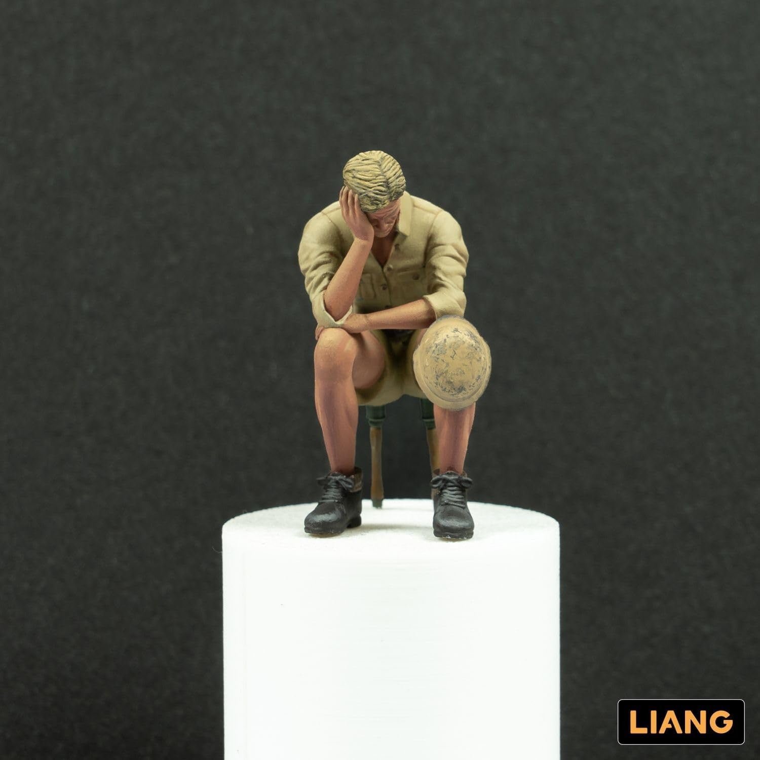 【新品即納】[PTM] 1/35 手榴弾を椅子代わりにする兵士 ガレージキット プラモデル(LIANG-F006) LIANG(リアンモデル) (20240803)