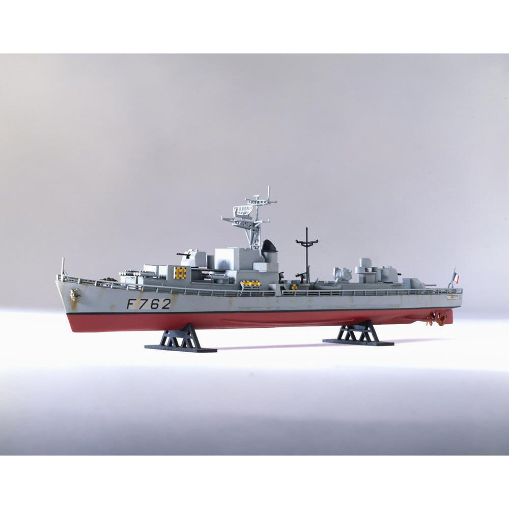 【新品即納】[PTM] 1/400 フランス海軍 ル・コルス級 E50 高速護衛艦 プラモデル(HE81093) Heller(エレール)(20250110)