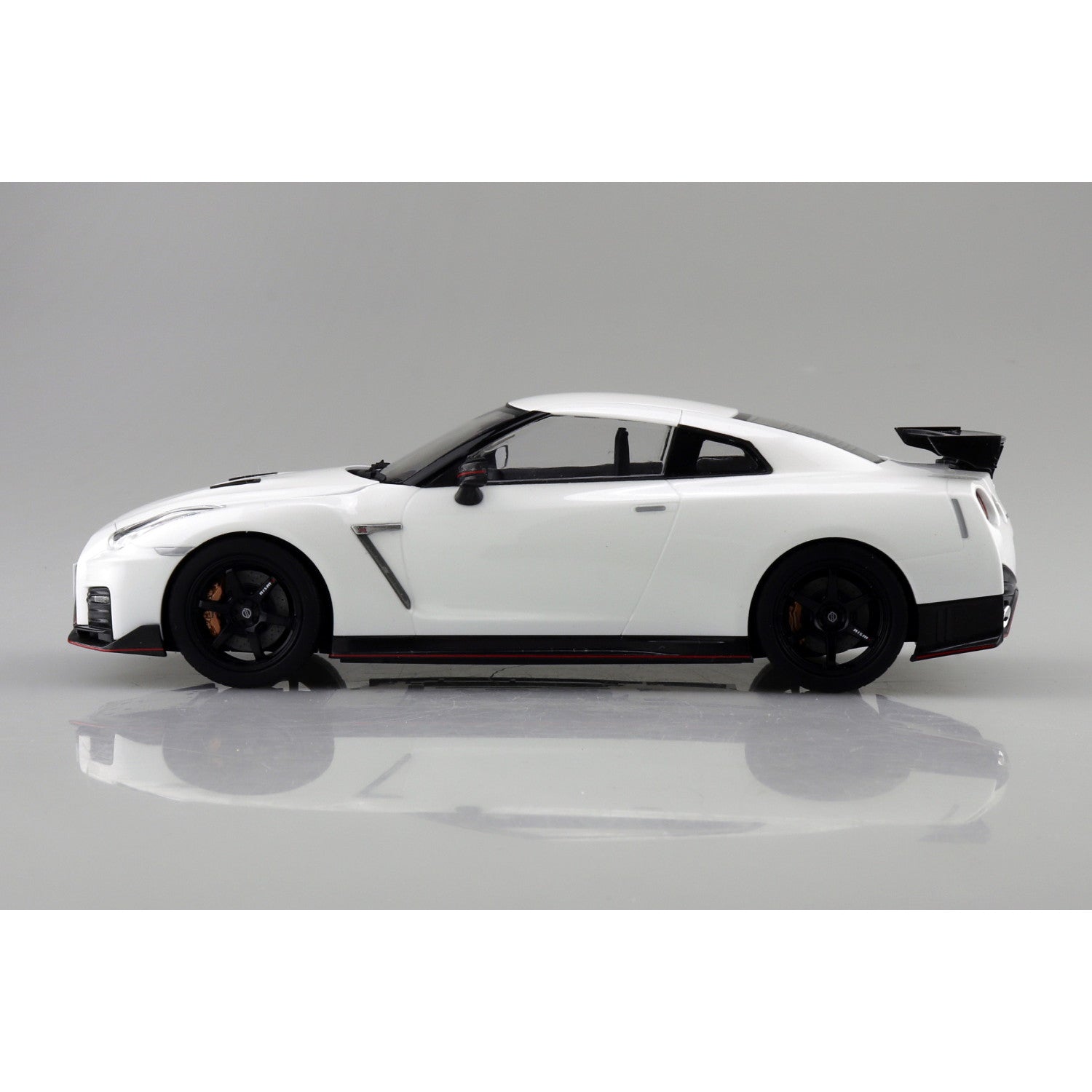 【新品即納】[PTM] 楽プラ スナップカー No.05-BW 1/24 R35 NISSAN GT-R NISMO 2017 ブリリアントホワイトパール プラモデル(067864) アオシマ(20251017)