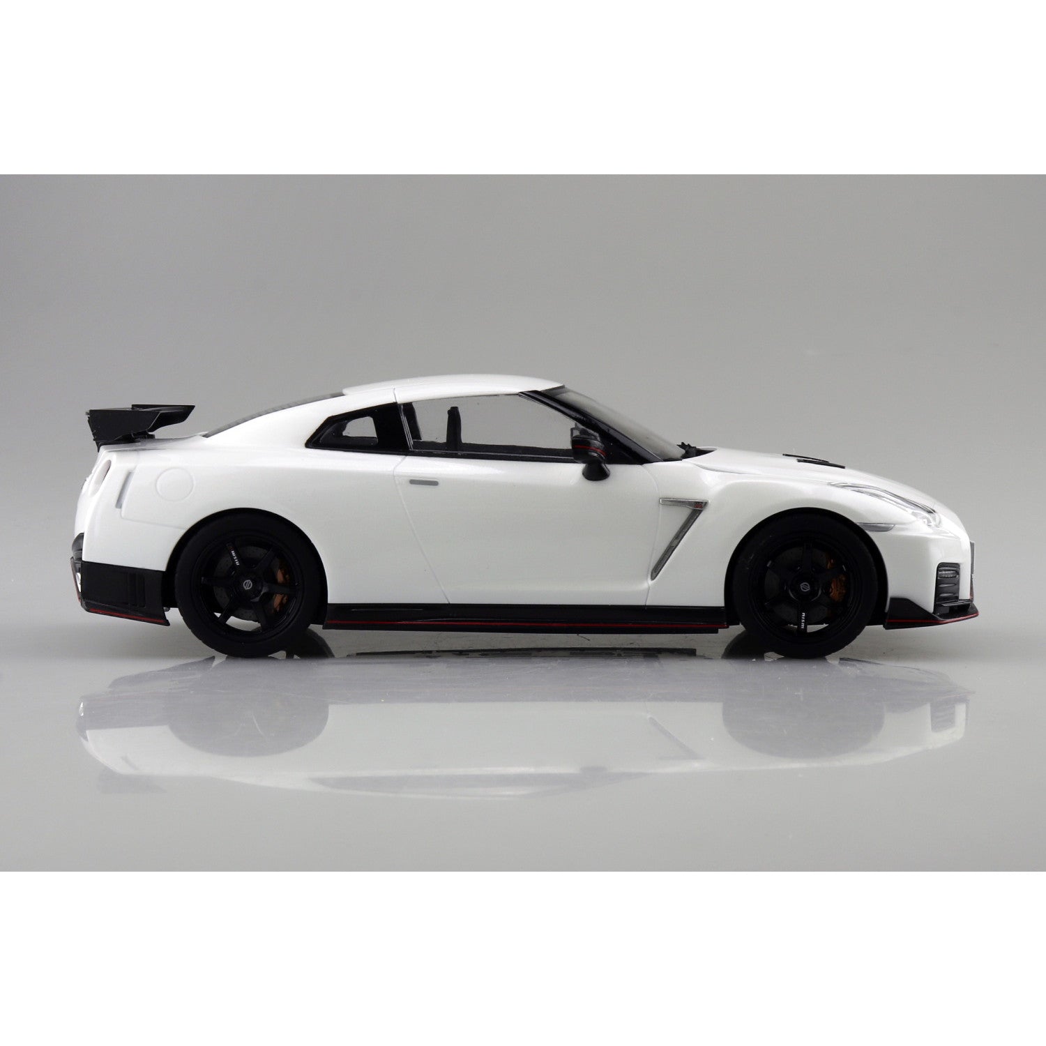 【新品即納】[PTM] 楽プラ スナップカー No.05-BW 1/24 R35 NISSAN GT-R NISMO 2017 ブリリアントホワイトパール プラモデル(067864) アオシマ(20251017)