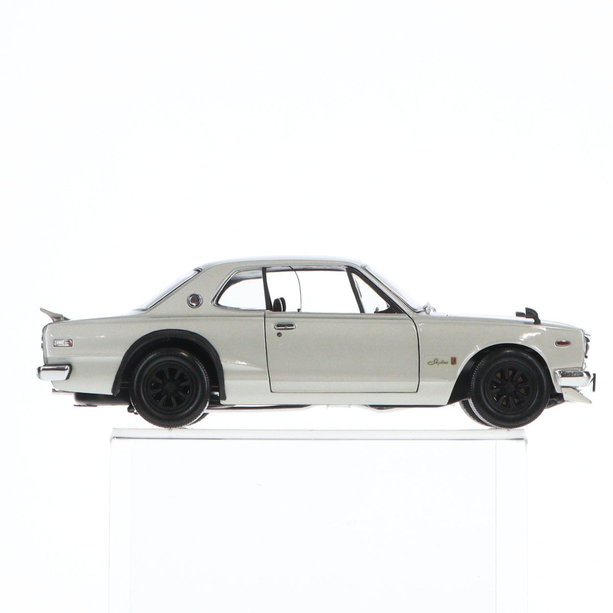 【中古即納】[MDL] 1/18 NISSAN スカイライン 2000GT-R with Fスポイラー/RSワタナベ(シルバー) 完成品 ミニカー(KS08128S) 京商(20140629)
