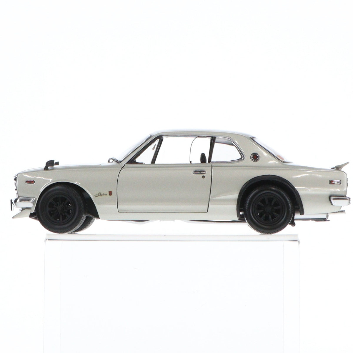 【中古即納】[MDL] 1/18 NISSAN スカイライン 2000GT-R with Fスポイラー/RSワタナベ(シルバー) 完成品 ミニカー(KS08128S) 京商(20140629)
