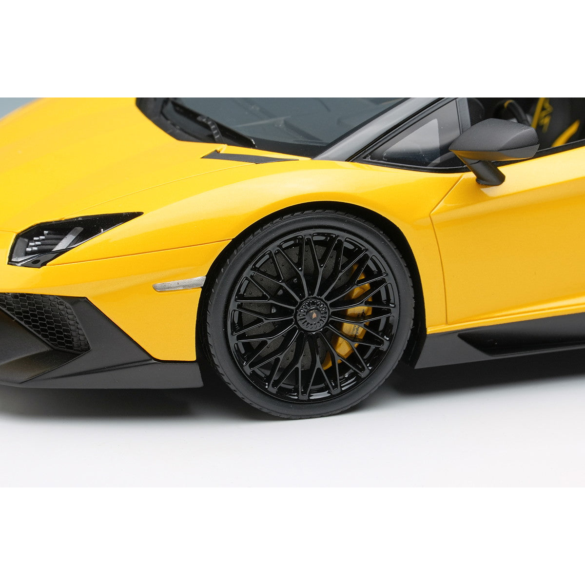ランボルギーニ 踏ん アヴェンタドール ミニカー イエロー ランボルギーニ 踏ん アヴェンタドール ミニカー イエロー