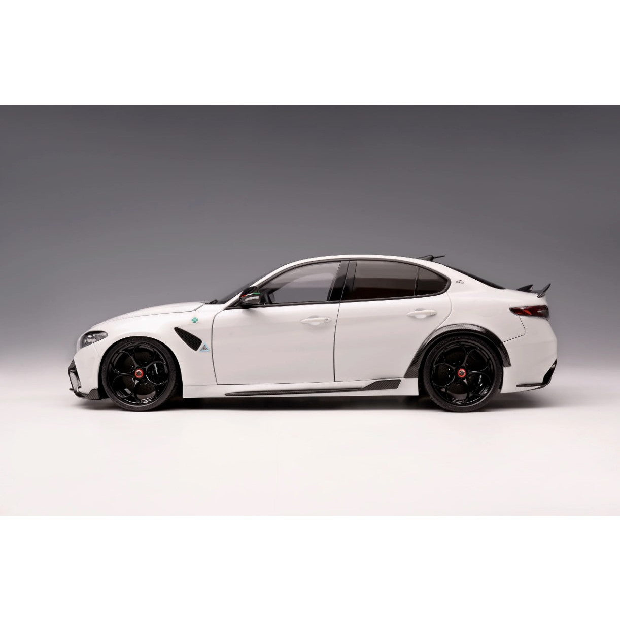 【予約安心出荷】[MDL] 1/18 Alfa Romeo Giulia GTAm Trophy White 完成品 ミニカー(M89006) MOTORHELIX(モーターヘリックス) (2025年1月)