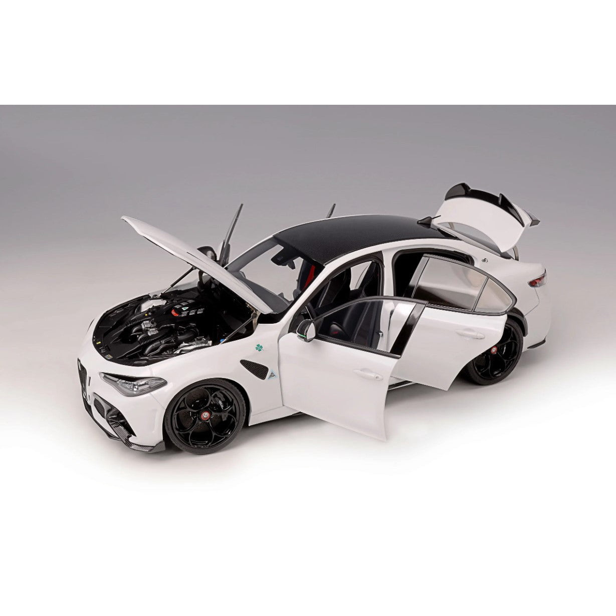 【予約安心出荷】[MDL] 1/18 Alfa Romeo Giulia GTAm Trophy White 完成品 ミニカー(M89006) MOTORHELIX(モーターヘリックス) (2025年1月)