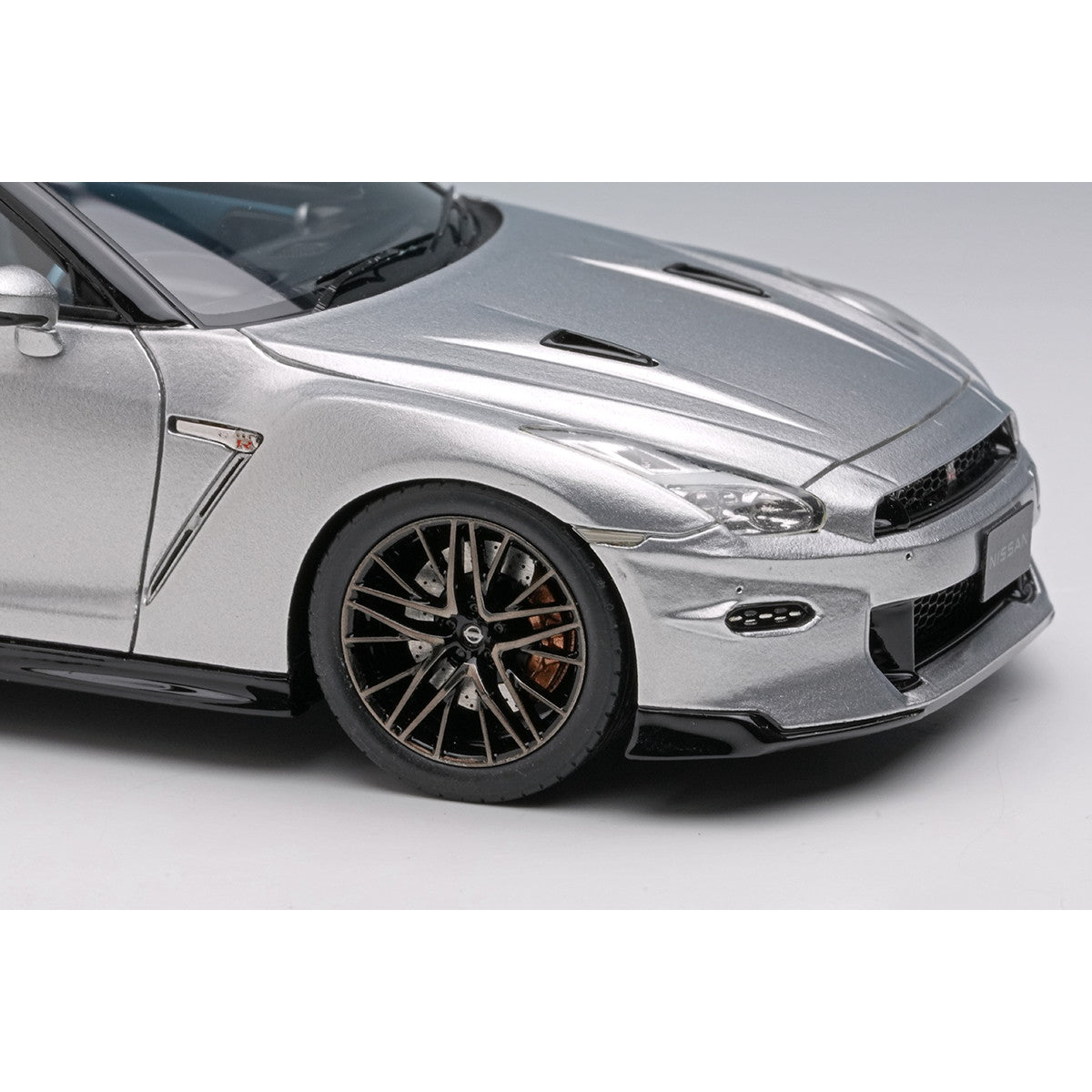 【予約安心出荷】[MDL] 1/43 NISSAN GT-R Premium edition 2025 アルティメイトメタルシルバー 完成品 ミニカー(EM773A) EIDOLON(アイドロン)(2025年5月)