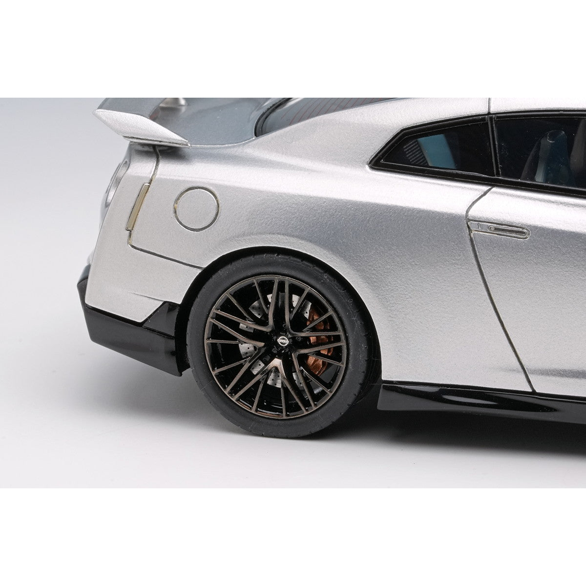 【予約安心出荷】[MDL] 1/43 NISSAN GT-R Premium edition 2025 アルティメイトメタルシルバー 完成品 ミニカー(EM773A) EIDOLON(アイドロン)(2025年5月)