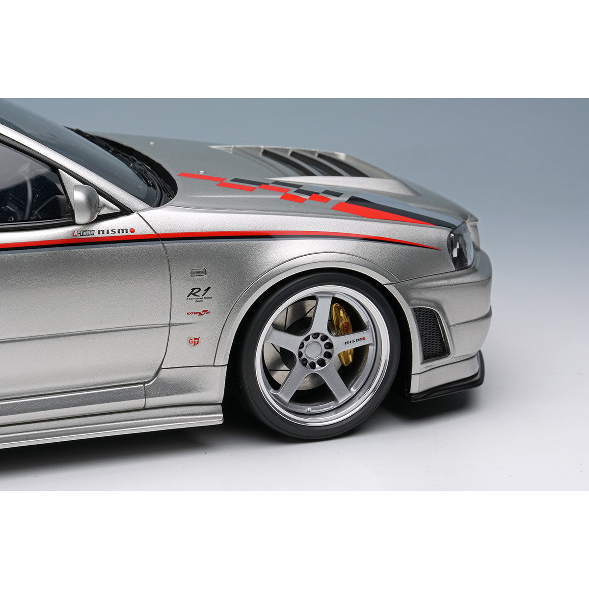 【予約安心出荷】[MDL] 1/18 日産 スカイライン GT-R(BNR34 NISMO R-tune Version) 2004 シルバー/ニスモストライプ 完成品 ミニカー(EML135A) EIDOLON(アイドロン)(2025年8月)