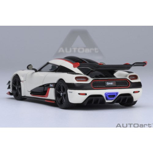 【新品即納】[MDL] オートアート・コンポジトダイキャストモデルシリーズ 1/64 ケーニグセグ One:1(ホワイト/カーボン・ブラック/レッド) 完成品 ミニカー(20041) AUTOart(オートアート)(20250331)