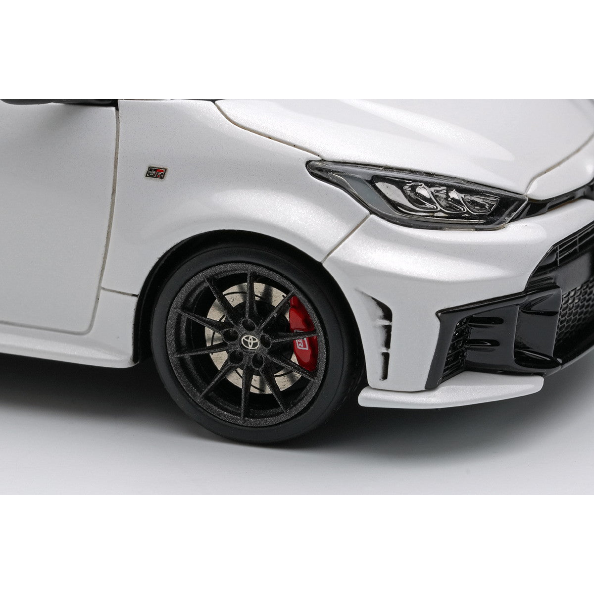 【新品即納】[MDL] 1/43 Toyota GR Yaris RZ High Performance 2024 スーパーホワイト2 完成品 ミニカー(EM762A) アイドロン(EIDOLON)(20250731)