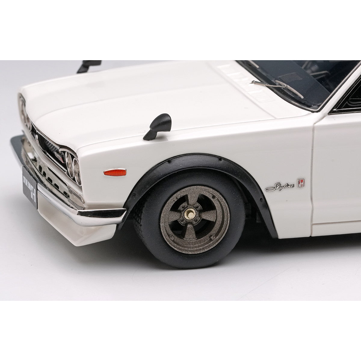 【新品即納】[MDL] 1/43 Nissan Skyline(スカイライン) 2000GT-R(KPGC10) with Spoiler(NISSAN Works wheel) ホワイト 完成品 ミニカー(VM244B) VISION(ヴィジョン)(20250731)