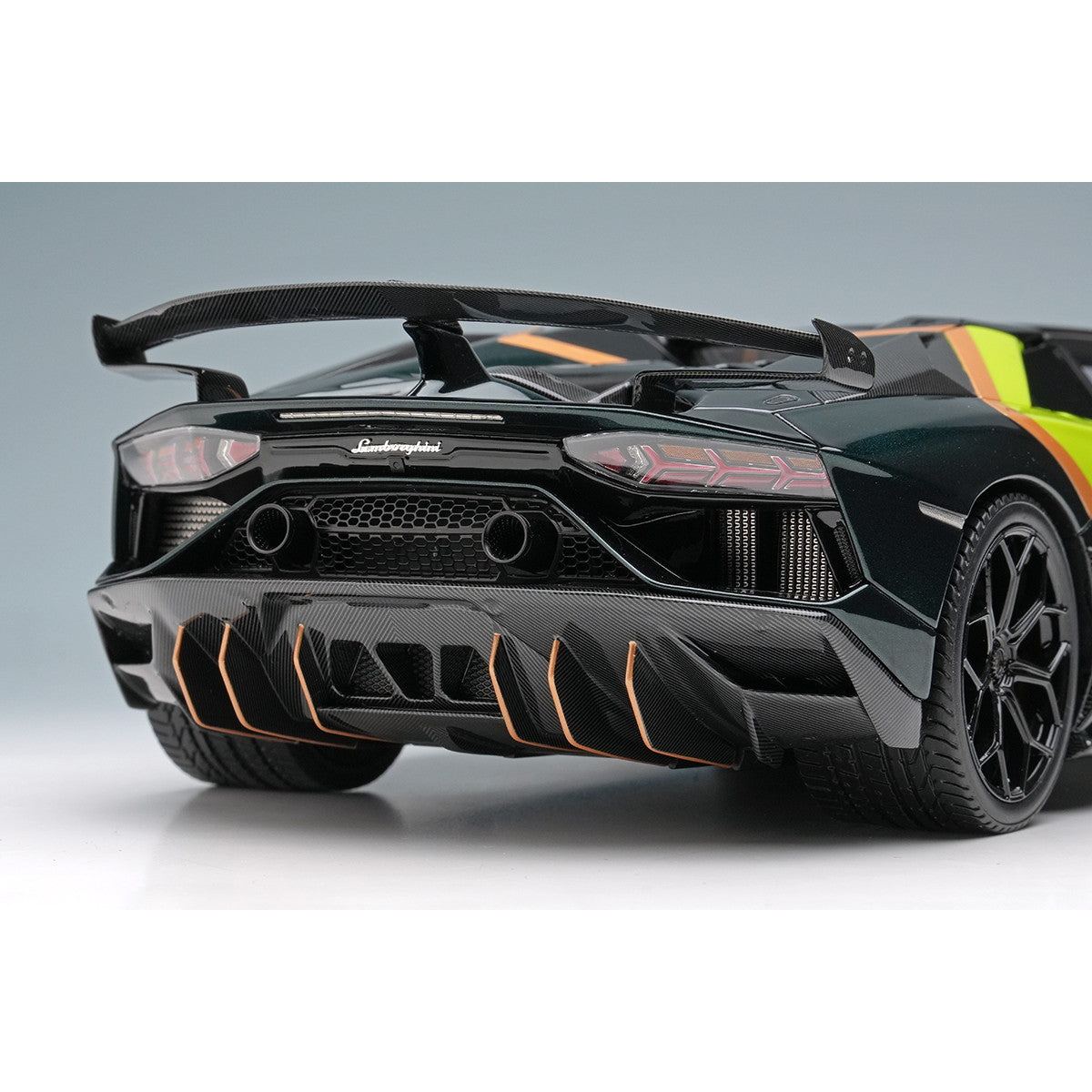 【予約安心出荷】[MDL] 1/18 Lamborghini Aventador SVJ Roadster 2020 Ad Personam 2 tone paint(ランボルギーニ アヴェンタドール SVJ ロードスター アドペルソナム 2トーンペイント) 完成品 ミニカー(EML079E) EIDOLON(2025年11月)