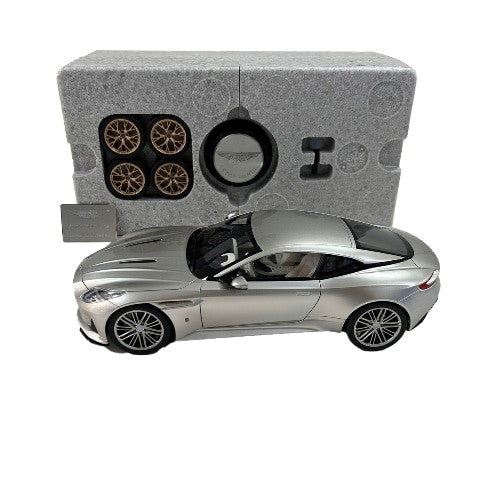 【新品即納】[MDL] 1/18 アストンマーティン DB12 2024(シルバー) 完成品 ミニカー(8241221S) XiaoGuang MODEL(20250622)