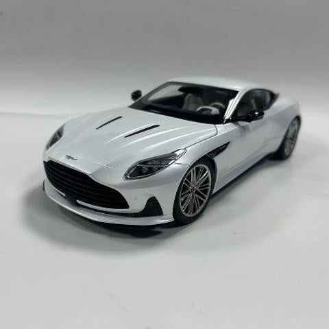 【新品即納】[MDL] 1/18 アストンマーティン DB12 2024(ホワイト) 完成品 ミニカー(8241221W) XiaoGuang MODEL(20250731)