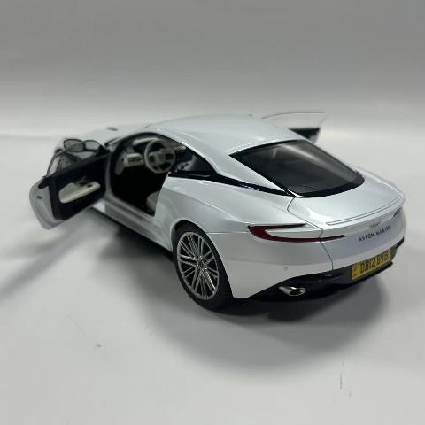 【新品即納】[MDL] 1/18 アストンマーティン DB12 2024(ホワイト) 完成品 ミニカー(8241221W) XiaoGuang MODEL(20250731)