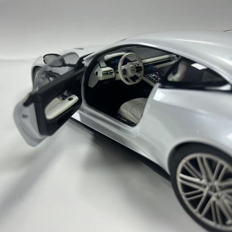 【新品即納】[MDL] 1/18 アストンマーティン DB12 2024(ホワイト) 完成品 ミニカー(8241221W) XiaoGuang MODEL(20250731)