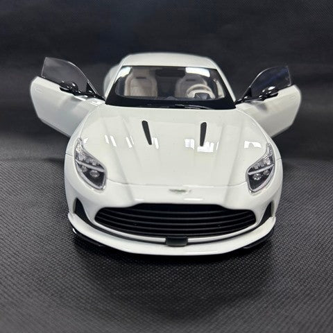 【新品即納】[MDL] 1/18 アストンマーティン DB12 ホワイト(蓄光) 交換用ホイール付属 完成品 ミニカー(8250628YG) XiaoGuang MODEL(20250731)