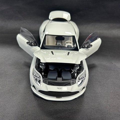 【新品即納】[MDL] 1/18 アストンマーティン DB12 ホワイト(蓄光) 交換用ホイール付属 完成品 ミニカー(8250628YG) XiaoGuang MODEL(20250731)