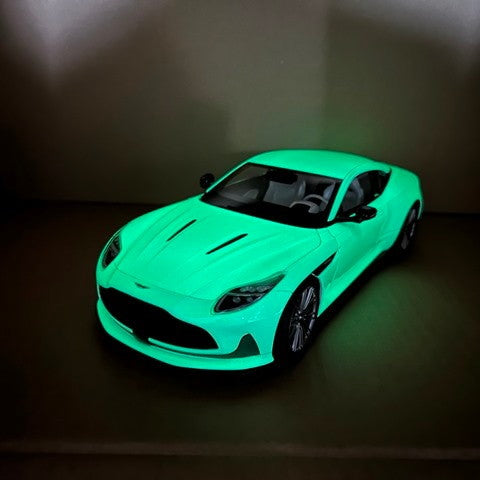 【新品即納】[MDL] 1/18 アストンマーティン DB12 ホワイト(蓄光) 交換用ホイール付属 完成品 ミニカー(8250628YG) XiaoGuang MODEL(20250731)