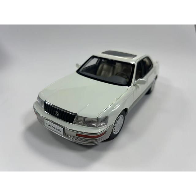 【予約安心出荷】[MDL] 1/18 レクサス LS400 1993 ホワイト 完成品 ミニカー(8230811W) XiaoGuang MODEL(20251031)