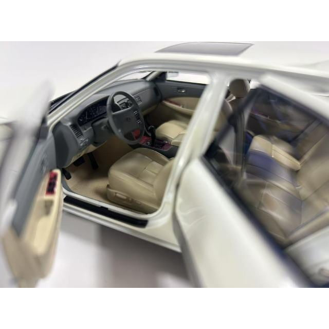 【予約安心出荷】[MDL] 1/18 レクサス LS400 1993 ホワイト 完成品 ミニカー(8230811W) XiaoGuang MODEL(20251031)