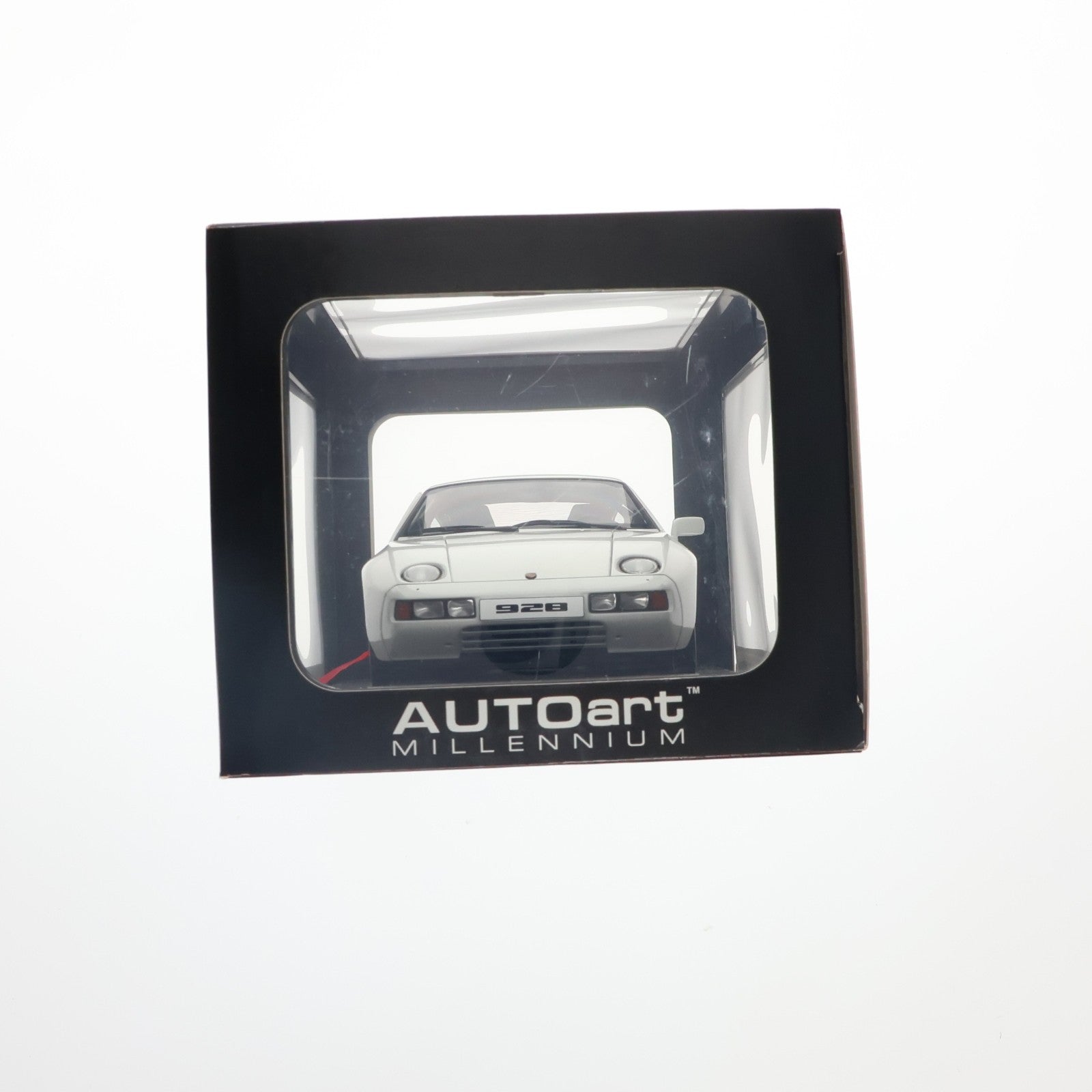 【中古即納】[MDL] MILLENNIUM 1/18 PORSCHE(ポルシェ) 928(ホワイト) 完成品 ミニカー(77902) AUTOart(オートアート)(20080910)