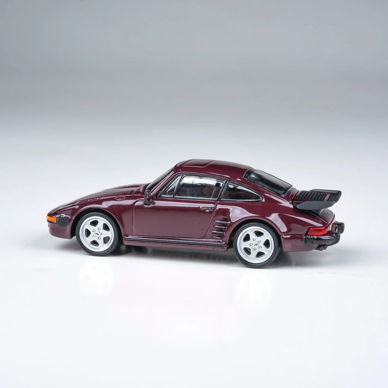 【予約安心出荷】[MDL] PARA64 1/64 RUF BTR スラントノーズ 1986 ルビーレッドメタリック RHD 完成品 ミニカー(PA65547) PARAGON(パラゴン)(2025年11月)