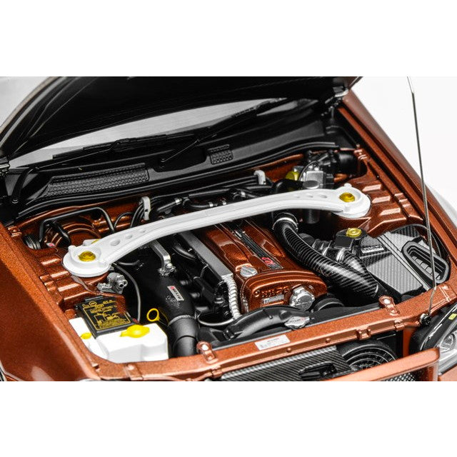 【新品即納】[MDL] 1/18 Nissan Skyline(スカイライン) GT-R (R34) CUSTOMIZED VERSION Metal Bronze(メタルブロンズ) 完成品 ミニカー(M83414) MOTORHELIX(モーターヘリックス)(20251021)