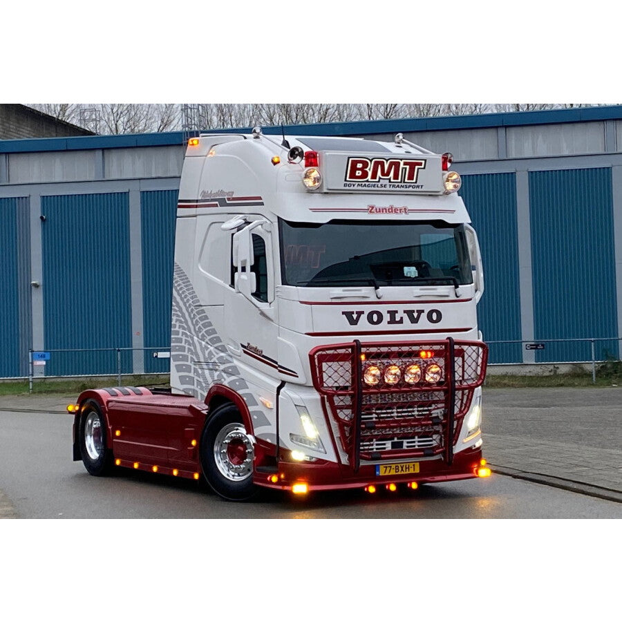 【新品即納】[MDL] 1/50 Boy Magielse Transport VOLVO FH5 GLOBETROTTER XL 4X2 完成品 ミニカー(01-4994) WSI MODELS(20260531)