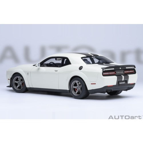 【新品即納】[MDL] オートアート・コンポジットダイキャストモデル 1/18 ダッジ チャレンジャー SRT スーパー ストック 2023 (ホワイト/カーボンブラック・ストライプ 『KNUCKLE WHITE』) 完成品 ミニカー(71766) AUTOart(オートアート)(20260331)