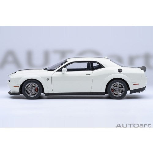 【新品即納】[MDL] オートアート・コンポジットダイキャストモデル 1/18 ダッジ チャレンジャー SRT スーパー ストック 2023 (ホワイト/カーボンブラック・ストライプ 『KNUCKLE WHITE』) 完成品 ミニカー(71766) AUTOart(オートアート)(20260331)