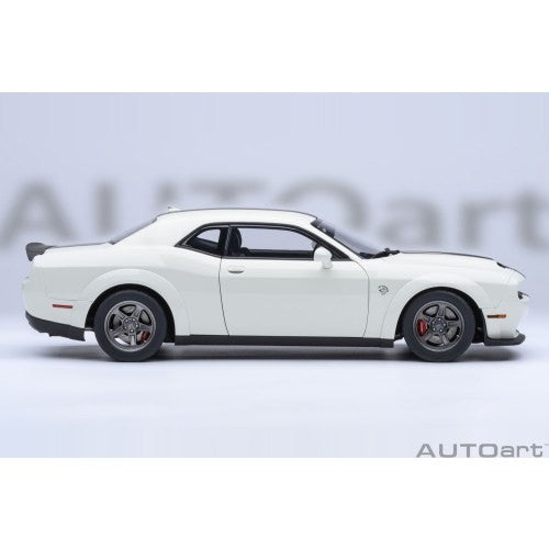 【新品即納】[MDL] オートアート・コンポジットダイキャストモデル 1/18 ダッジ チャレンジャー SRT スーパー ストック 2023 (ホワイト/カーボンブラック・ストライプ 『KNUCKLE WHITE』) 完成品 ミニカー(71766) AUTOart(オートアート)(20260331)