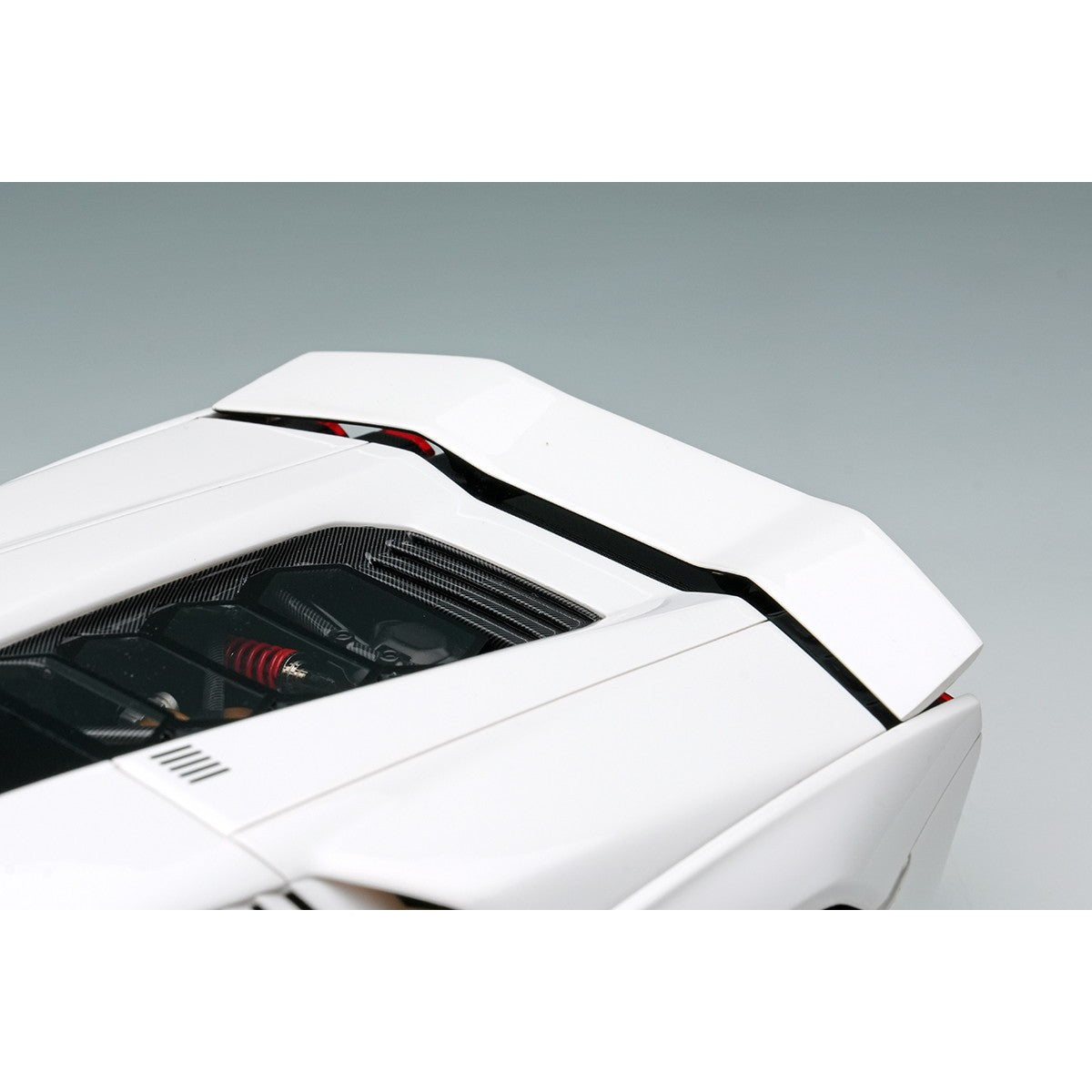 【予約安心出荷】[MDL] 1/18 Lamborghini Countach LPI 800-4(Wing Up)(ホワイト) 完成品 ミニカー(EML207A) EIDOLON(アイドロン)(2026年9月)