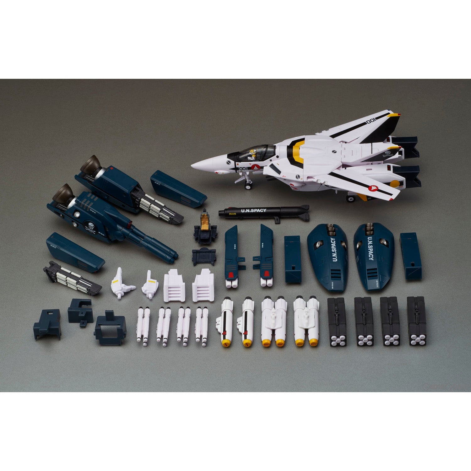 新品即納】[TOY](再販)1/60 完全変形 VF-1S ストライクバルキリー ロイ・フォッカースペシャル movie ver. 超時空要塞マクロス  愛・おぼえていますか 完成トイ アルカディア