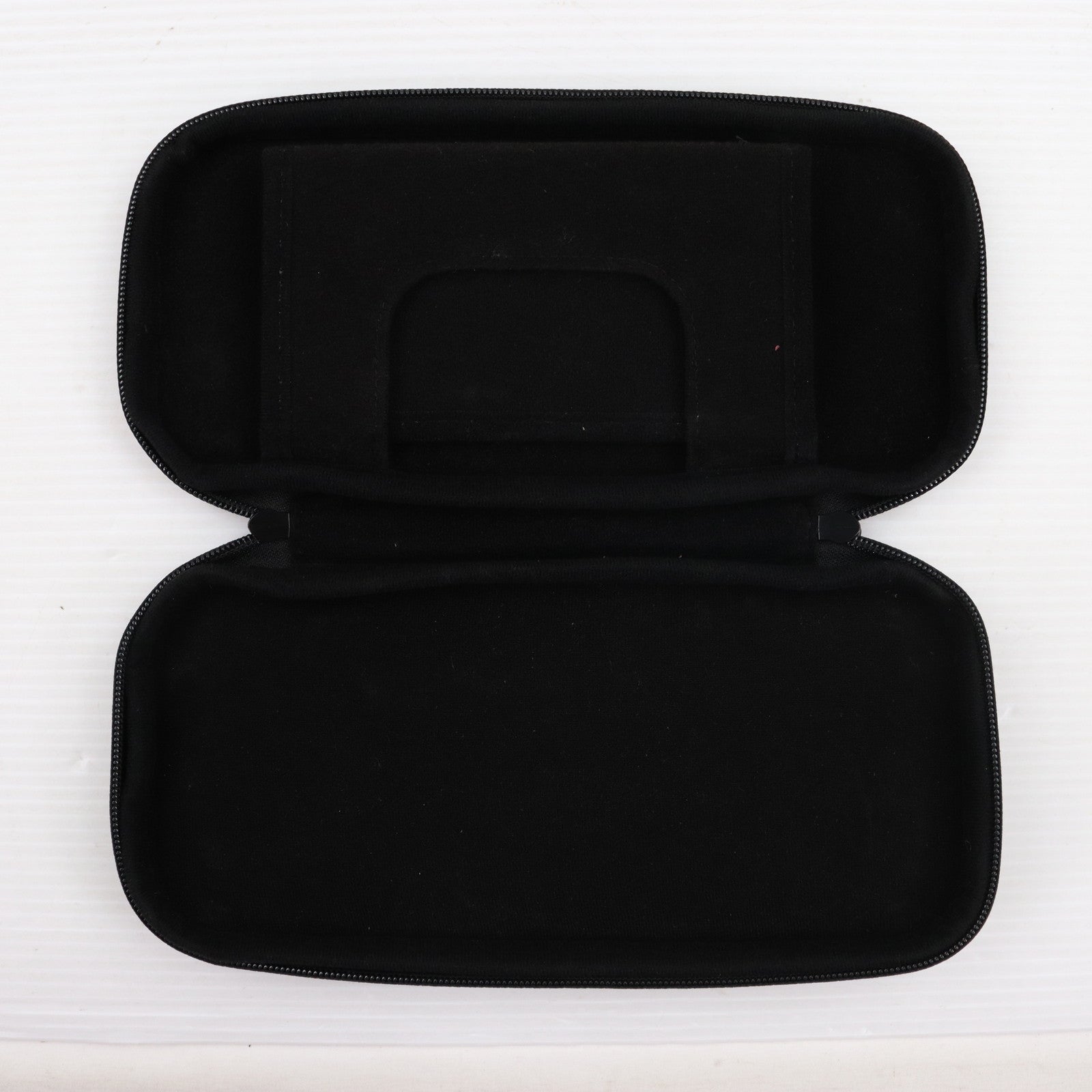 【中古即納】[ACC][Switch] (画面保護シート無し) Nintendo Switch(ニンテンドースイッチ) キャリングケース 任天堂(HAC-A-PSSAA) (20170303)